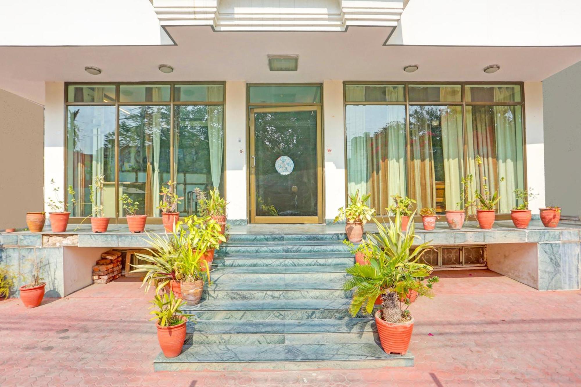 Super Collection O Bani Park Near Collectorate Circle Formerly Anuja Palace Джапур Экстерьер фото